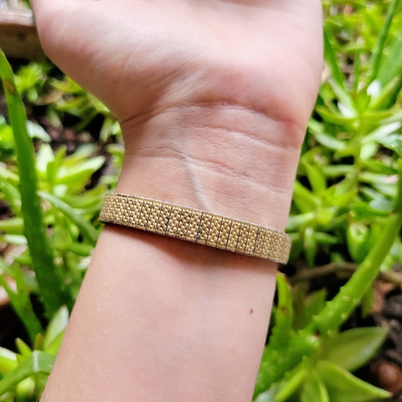 Vintage Timex Gold Stretch Watch - Picture 11 of 11